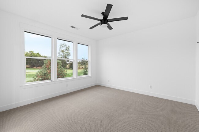 Building Photo - 111 Golf View Dr