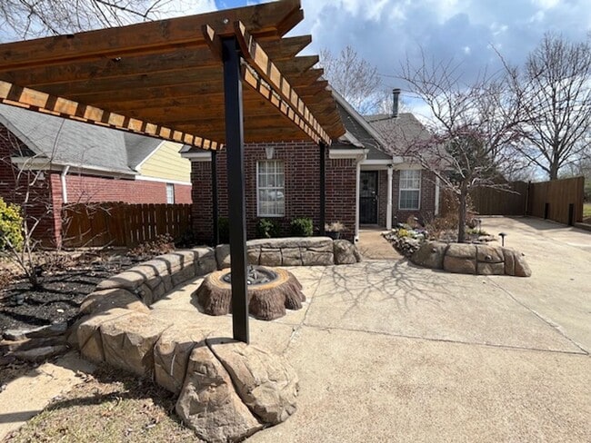 Building Photo - Renovated 2 Bedroom 2 Bath Home for Rent!