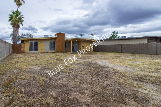 Building Photo - 2618 S Camino Seco