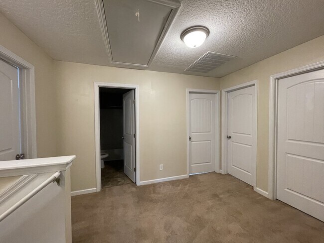 Building Photo - Home For Rent