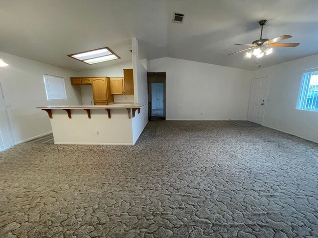 Building Photo - Apple Valley Home- 3 Bedrooms, 2 Bathrooms...