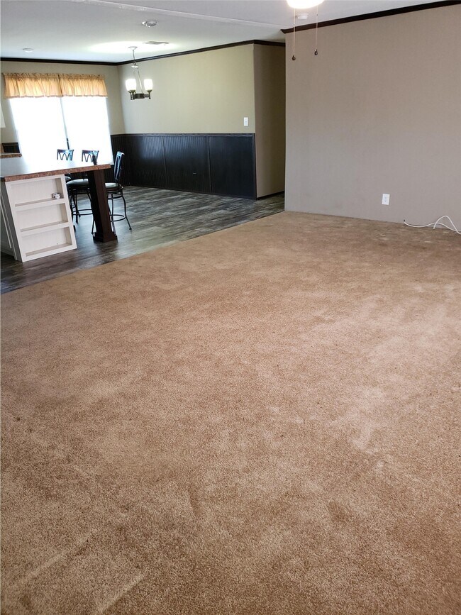 Building Photo - 132 Granbury