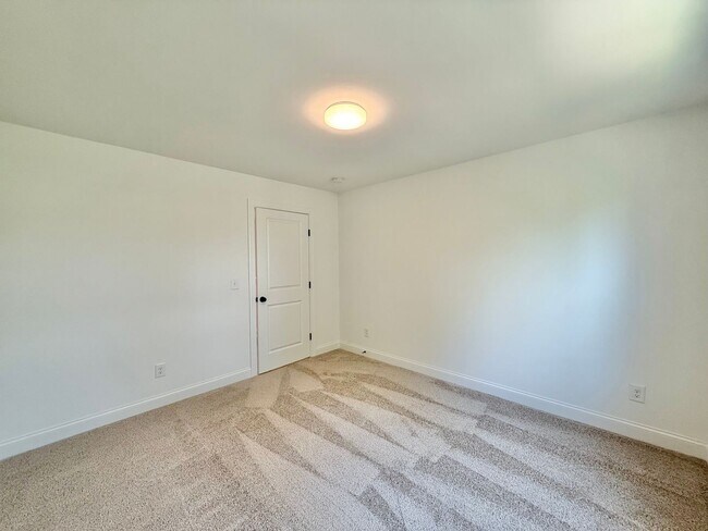 Building Photo - 4821 Gossamer Ln