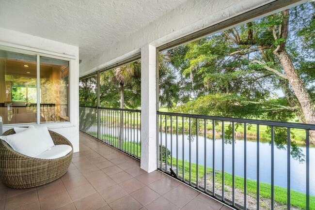 Building Photo - 11823 Pebblewood Dr