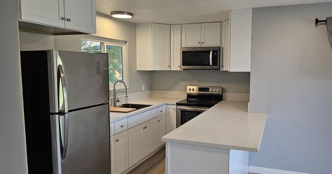 Building Photo - Remodeled 2bed 1bath