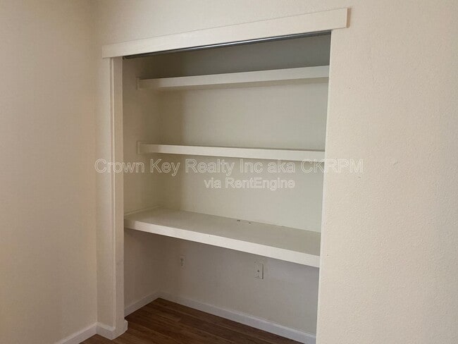 Building Photo - 960 Vallerand Rd