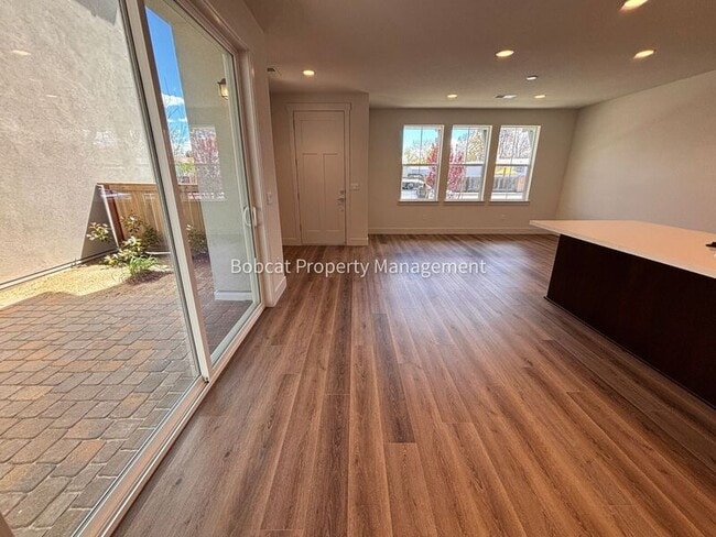 Building Photo - 1150 Little Ln