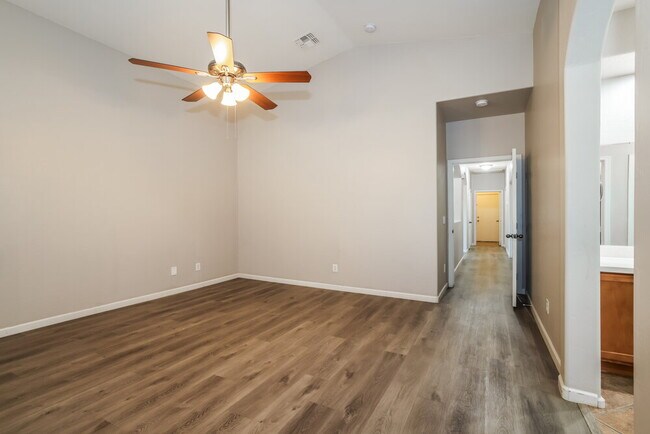 Building Photo - 2558 W Lynne Ln