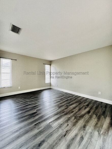 Building Photo - 4107 SE 18th Pl