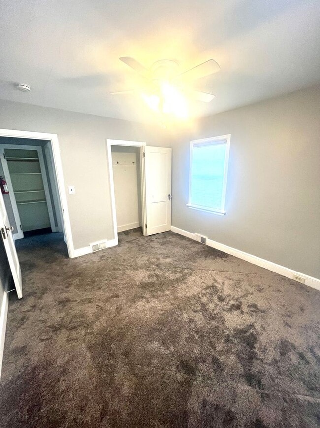 Building Photo - 1913-1915 Woodland Ave