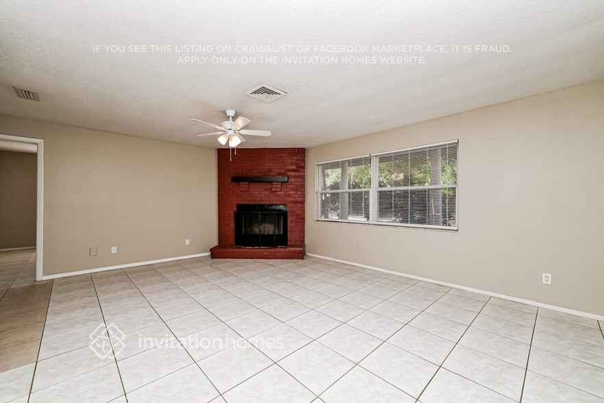 Building Photo - 130 NE Madison Cir N