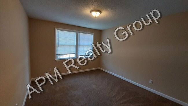 Building Photo - Large home in Southeast Columbia