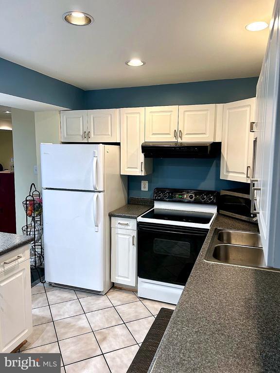 Building Photo - 7413 Clifton Quarry Dr