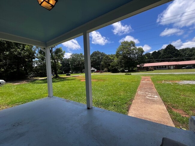 Building Photo - 571 Whitehead Rd