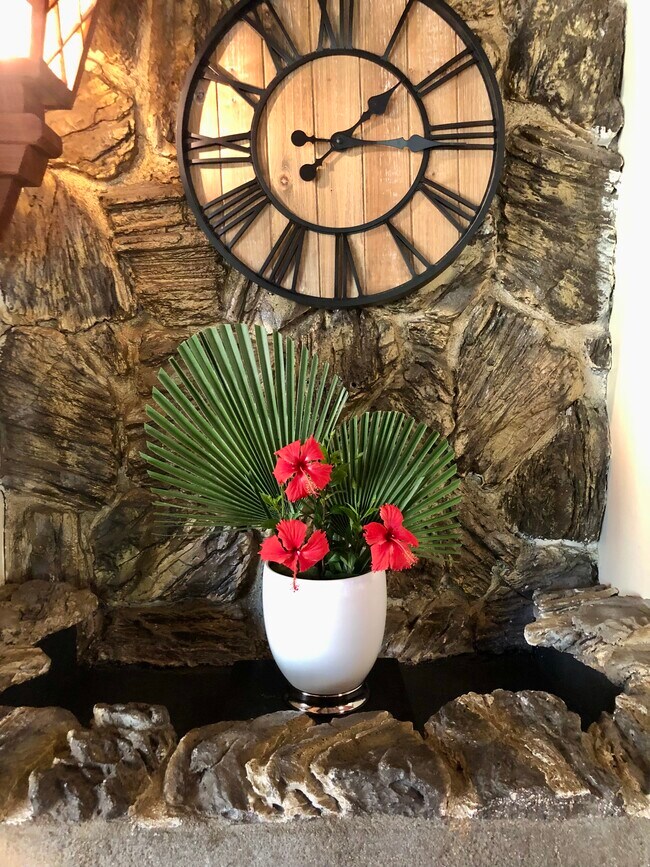 Building Photo - 2447 Malabar St