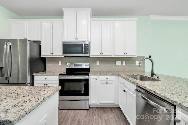 Building Photo - 228 Parkwood Ave