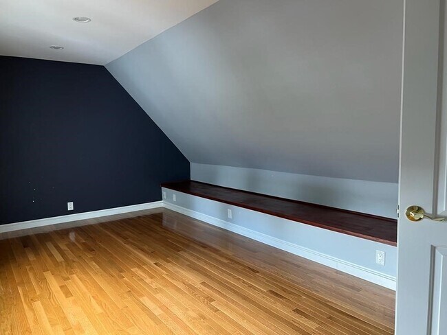 Building Photo - 303 Cabot St
