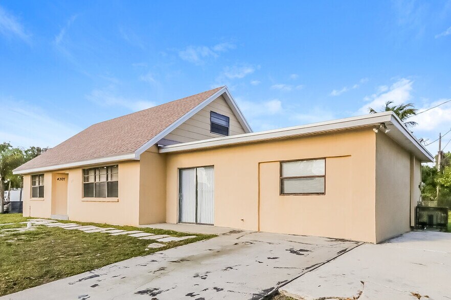 Building Photo - 4307 Brooks Ave