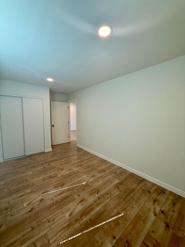 Building Photo - 1412 1/2 N Hazard Ave