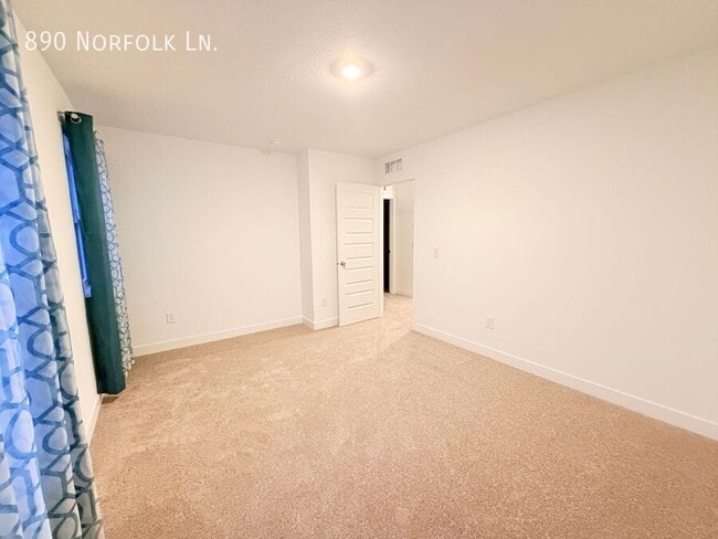 Building Photo - 890 Norfolk Ln