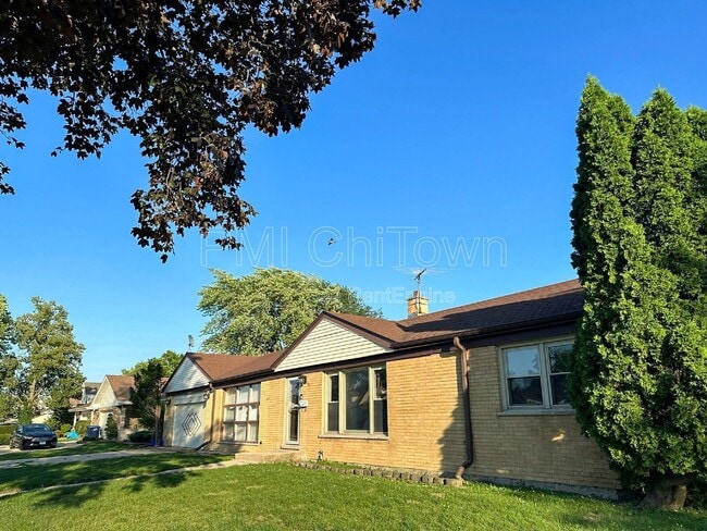 Building Photo - 1409 E Lincoln Ave