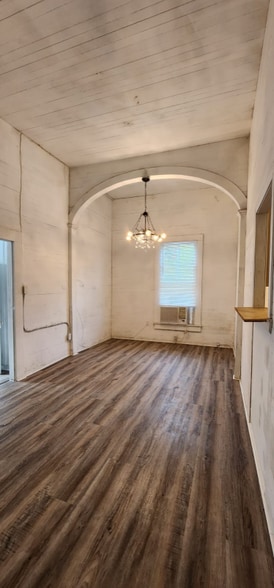 Building Photo - 605 N 4th St