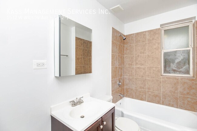 Building Photo - 1532 W Wilson Ave