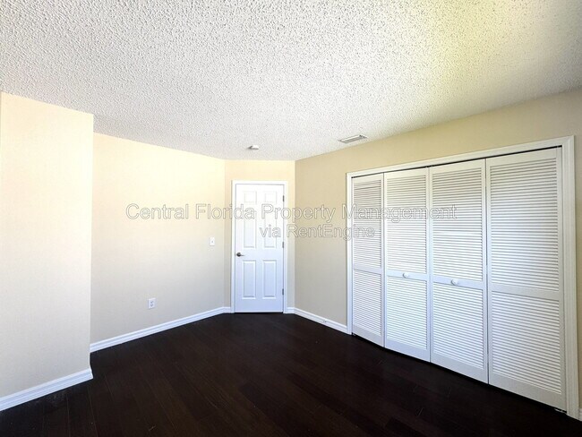 Building Photo - 2985 Viscount Cir