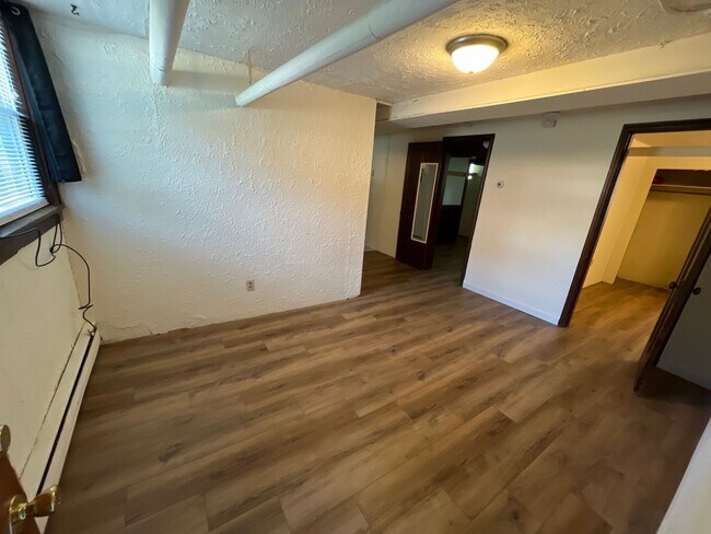 Building Photo - 411 Paunack Pl