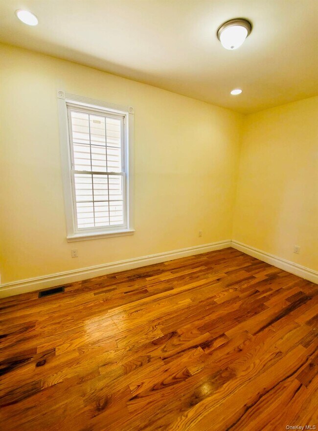 Building Photo - 85-40 76th St