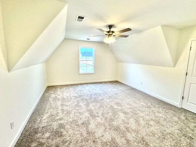 Building Photo - Now Leasing a 5-Bedroom 3 Bath Home In Oakland