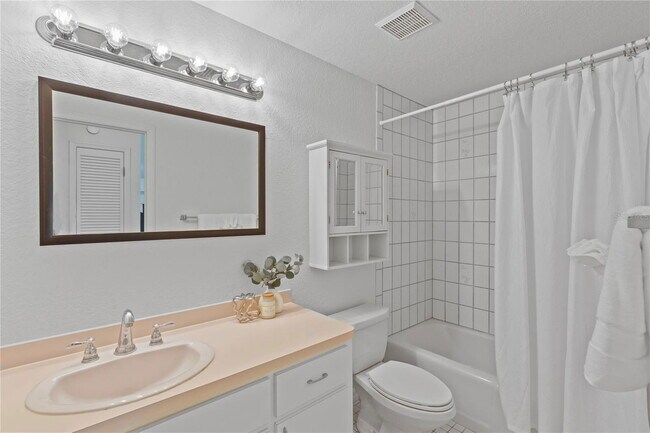 Building Photo - 5116 Plantation Dr