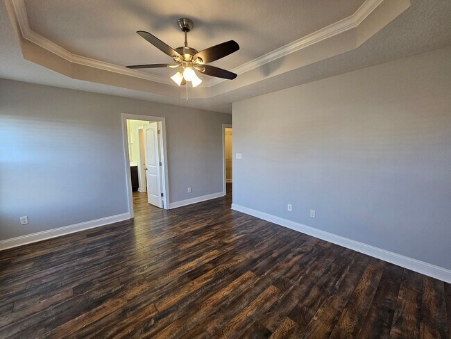 Building Photo - Spacious 3 Bedroom 2 Bathroom Home on Half...