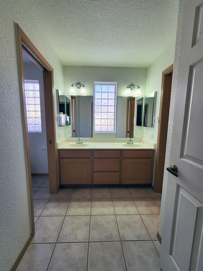 Main Bath 2 - 3790 Canyon Cove Dr