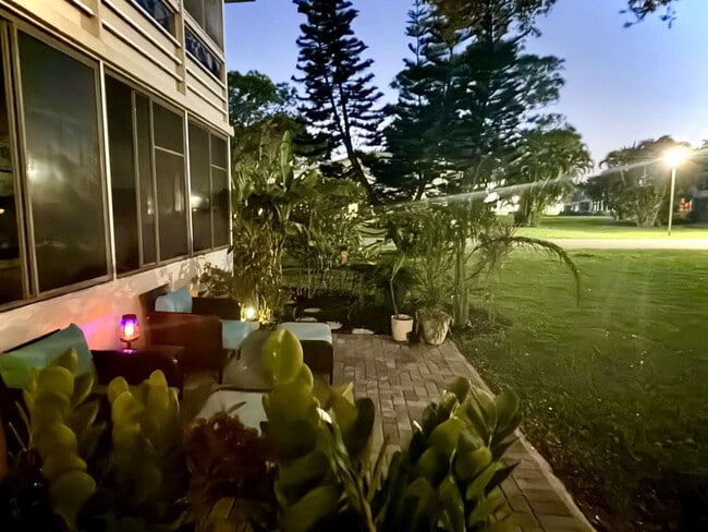 Building Photo - 433 Durham O