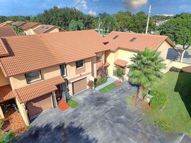 Building Photo - 1013 SW 112th Ter