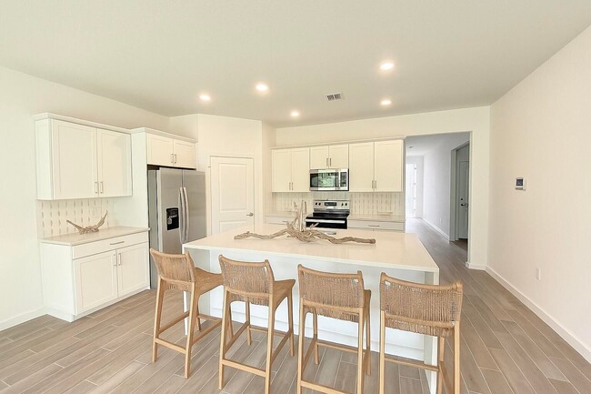 Building Photo - 2099 NE Cedar St