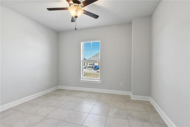 Building Photo - 553 Claiborne Trails Dr