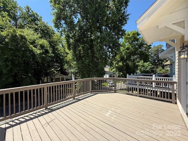 Building Photo - 311 Woodvale Pl