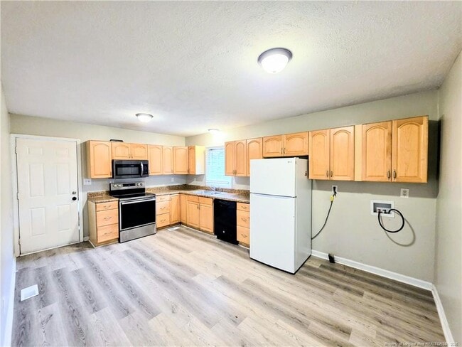 Building Photo - 425 Morley Dr