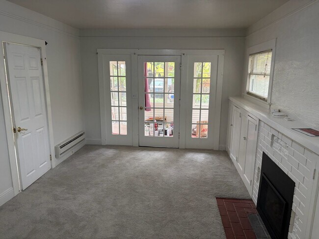 Building Photo - Terrific Fairfax Location**Washer/Dryer**Yard**Storage**Parking**