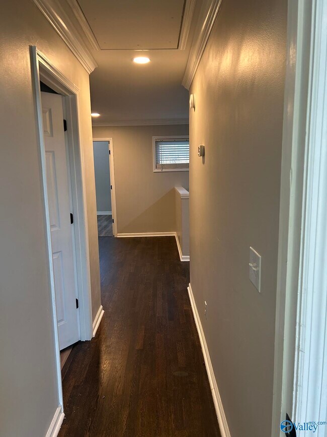 Building Photo - 2012 Fairway Hills Dr