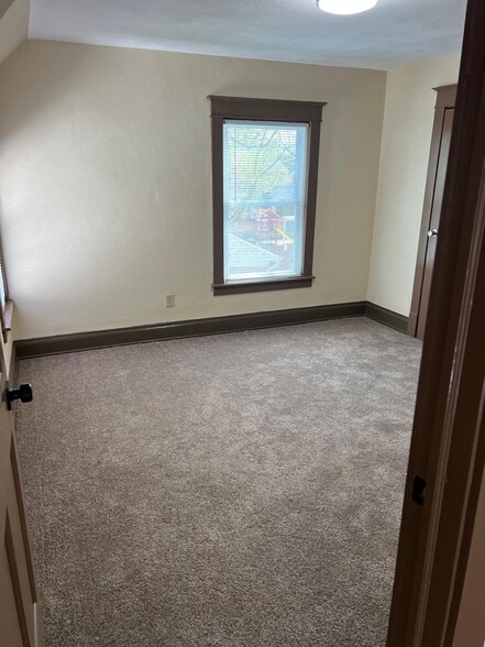 Building Photo - 858 9th St