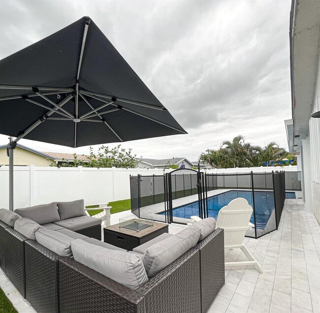 Building Photo - 8912 SW 6th St