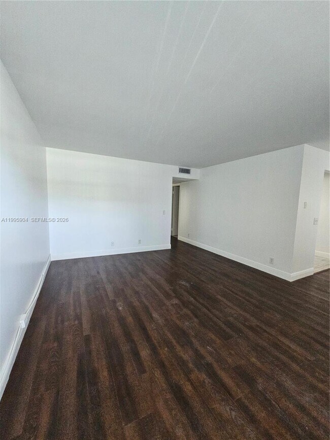 Building Photo - 800 SW 131st Ave