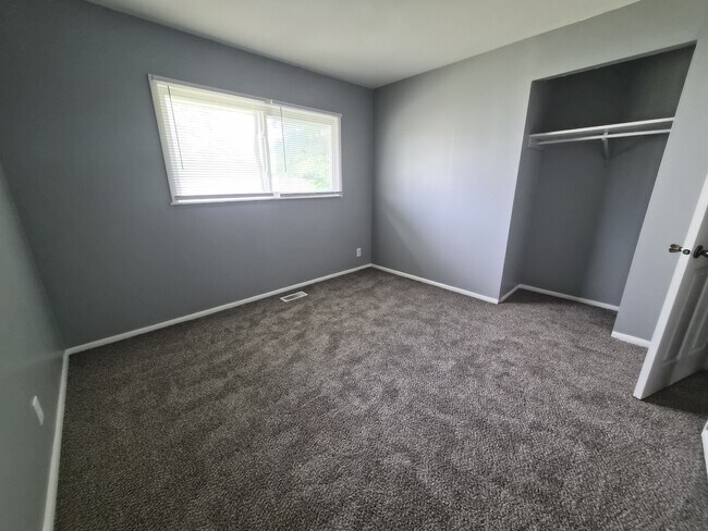 Building Photo - 3921 Malibu Dr
