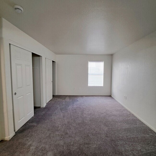 Building Photo - 2028 Venus Ave