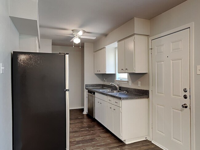 Building Photo - Beautiful Single Family Home | 3 BR/1BA | 1 Car-Garage | Fenced Backyard