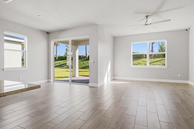 Building Photo - 8558 Dahlia Cir