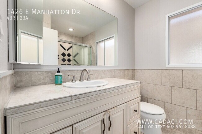 Building Photo - 1426 E Manhatton Dr